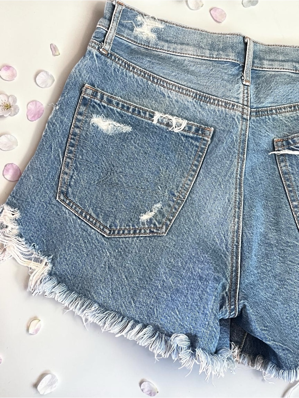 American Eagle Highest Rise 90’s Boyfriend distressed Jeans Shorts - Picture 14 of 16